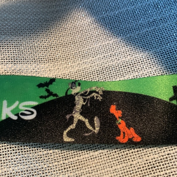 Disney Parks POISON APPLE Cauldron Green Popcorn Candy Bucket Halloween - Picture 5 of 14